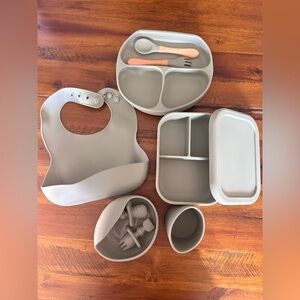 Bento box & plate, bowl, utensil feeding set. NEW IN PACKAGE